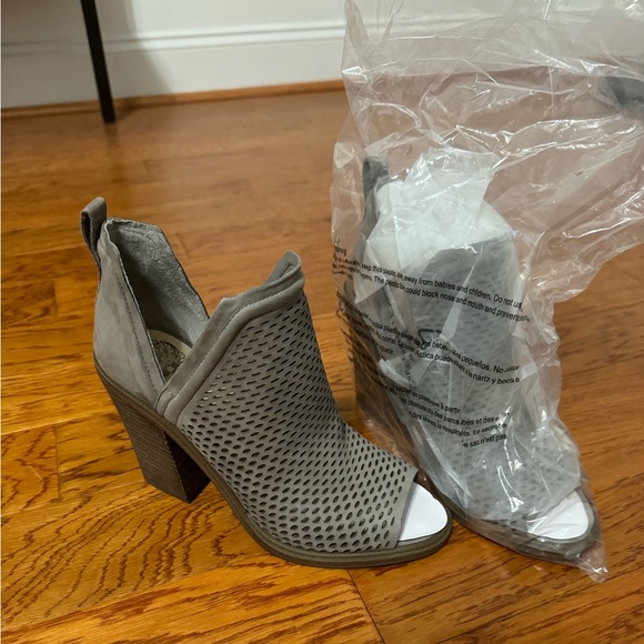 Vince Camuto bootie - Picture 1 of 3